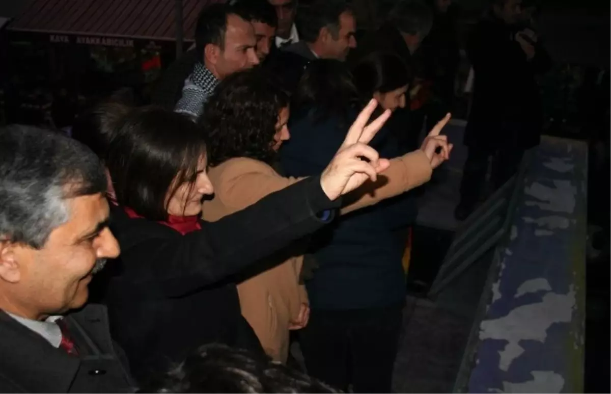 Kck Davasından Tahliye Olan BDP\'li Milletvekilleri Kars\'a Geldi