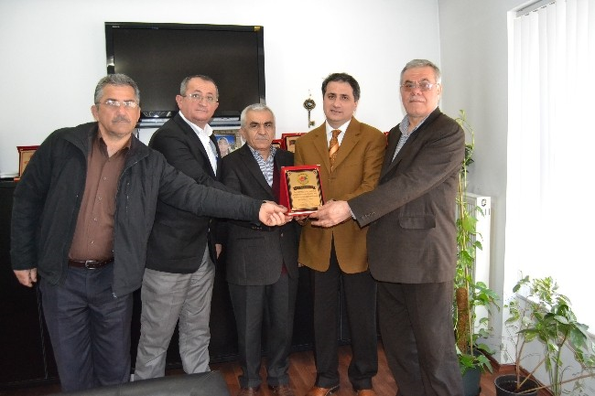 Kdz. Ereğli Muhtarlar Derneği\'nden Bozkurt ve Yazıcıoğlu\'na Plaket