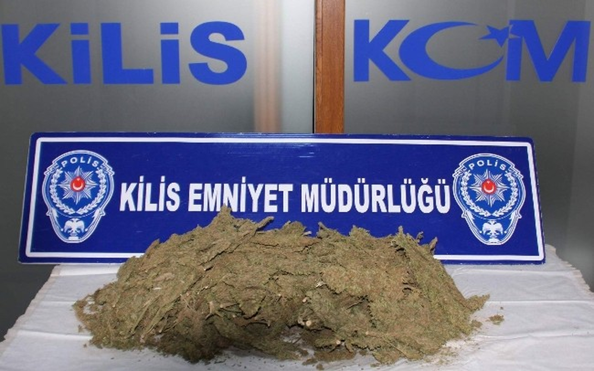 Kilis\'te 9 Kilo 895 Gram Esrar Ele Geçirildi