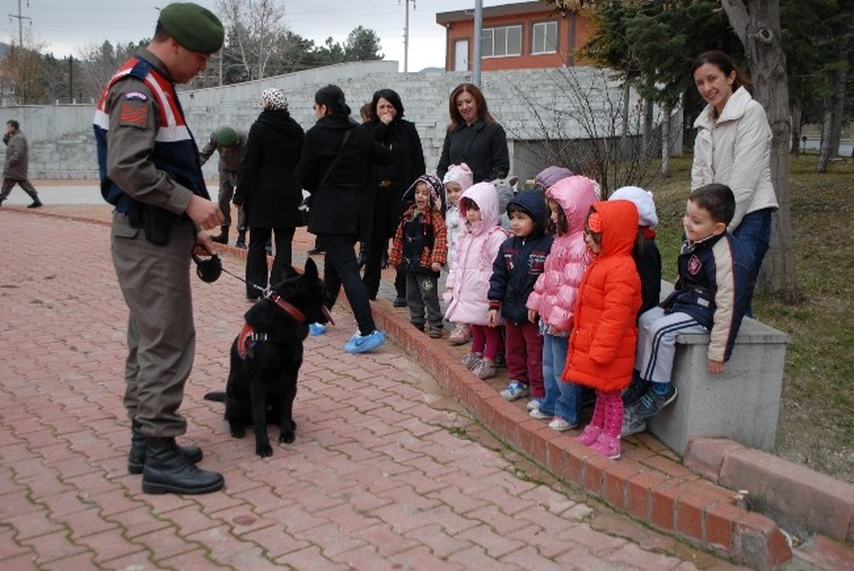 Makü Minikleri Jandarma ile Tanıştı