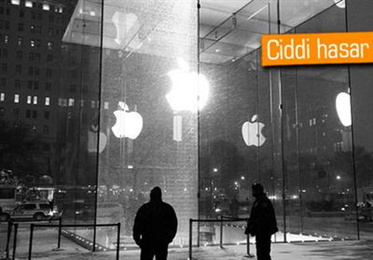 New York\'taki Apple Store Paramparça Oldu
