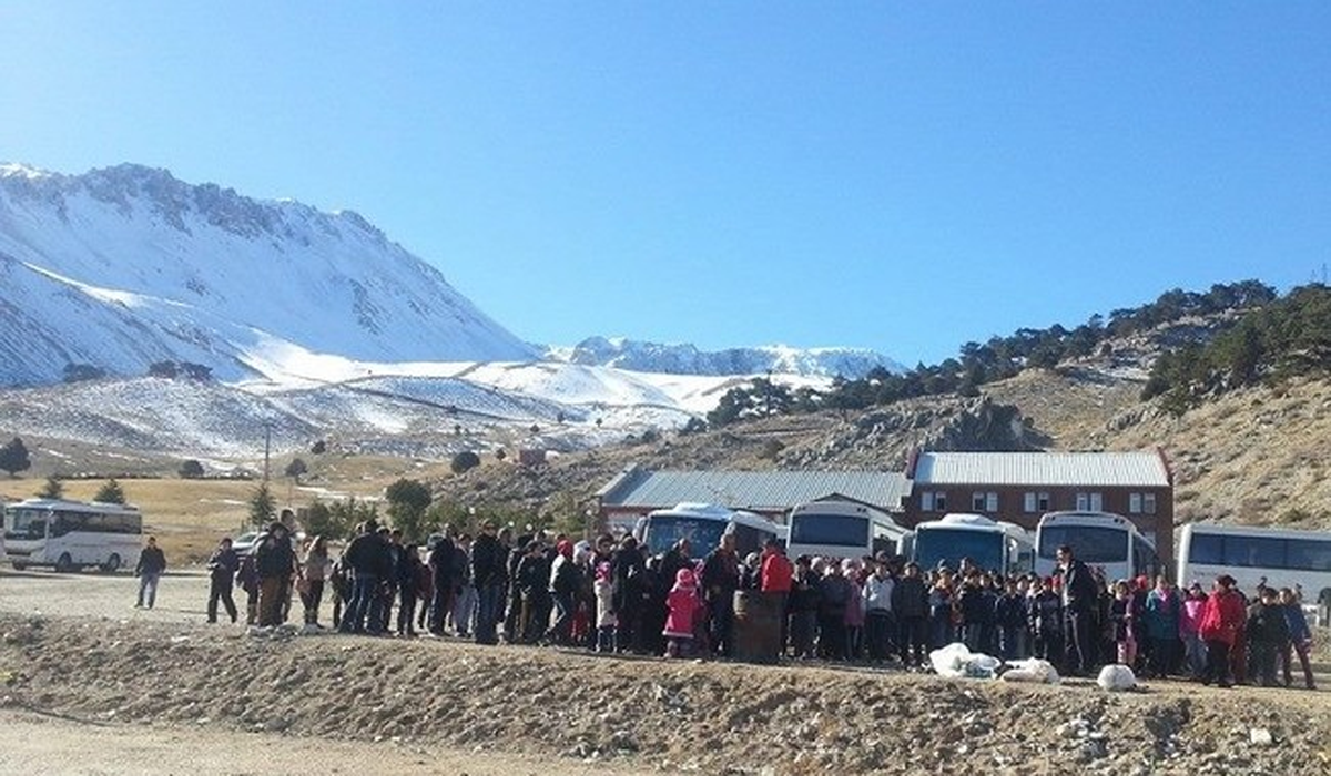 Öğrenciler Davraz Kayak Merkezi\'nde Stres Attı