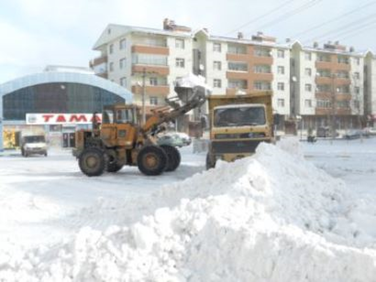 Palandöken\'de Kar Temizleme Çalışması
