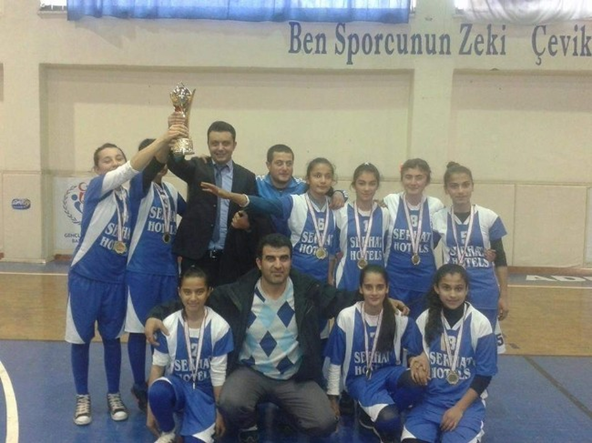 Savran Ortaokulu Voleybol Takımı Şampiyon Oldu