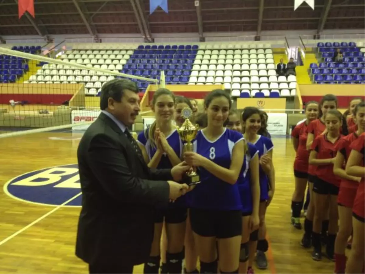 Voleybolda Yıldızlar İl Birinciliği Müsabakaları Sona Erdi