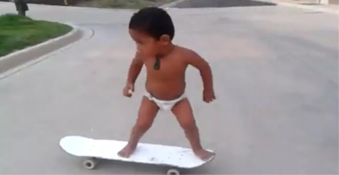 2 Yaşında Kaykay Yapan Çocuk Şaşırttı