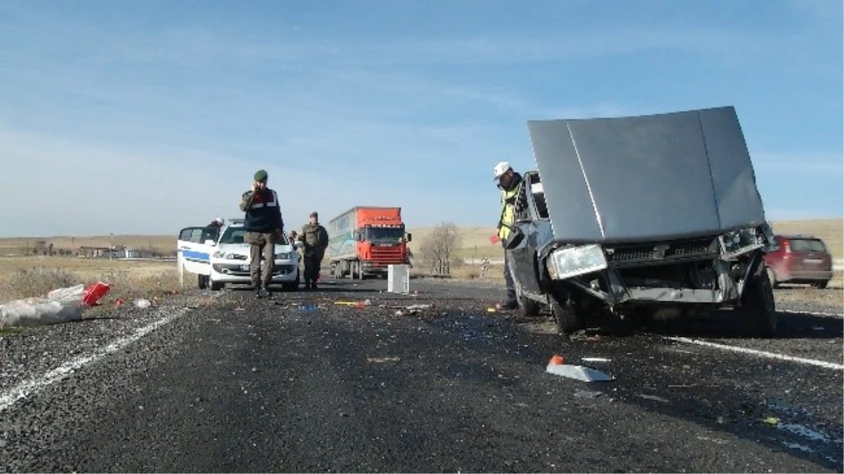 Aksaray\'da Otomobil Takla Attı: 2 Yaralı