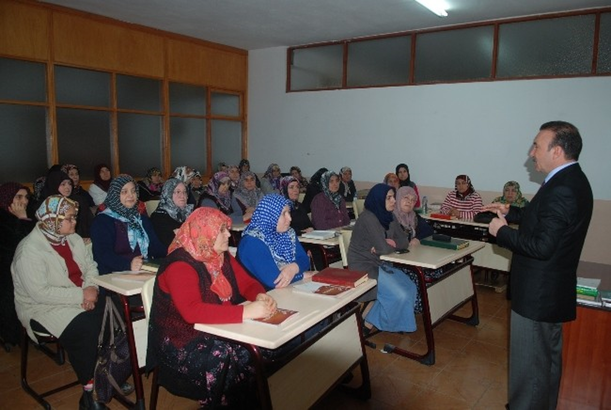 İzmit Belediye Başkanı Doğan Kur\'an Kursunu Ziyaret Etti