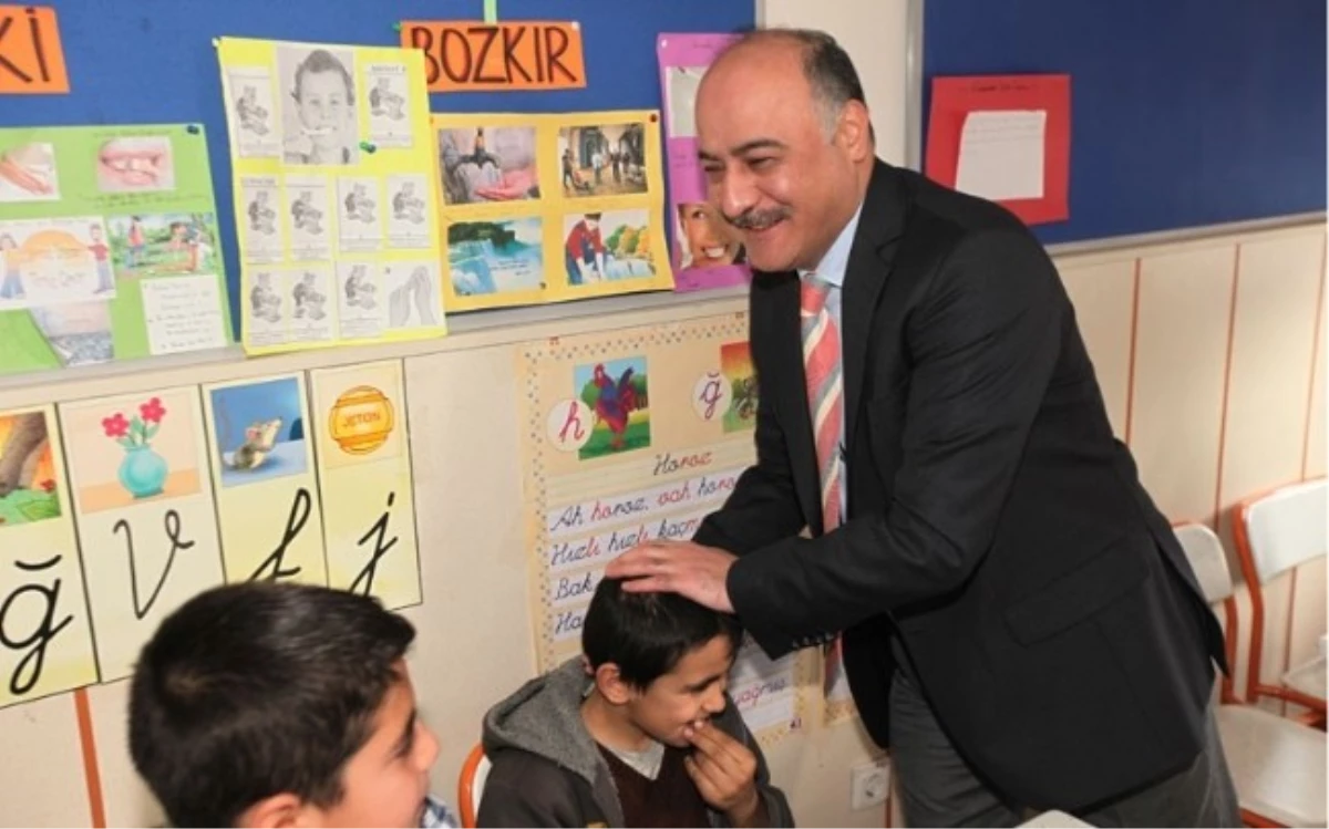 Başkan Karaman, Öğrencilere Karne Dağıttı