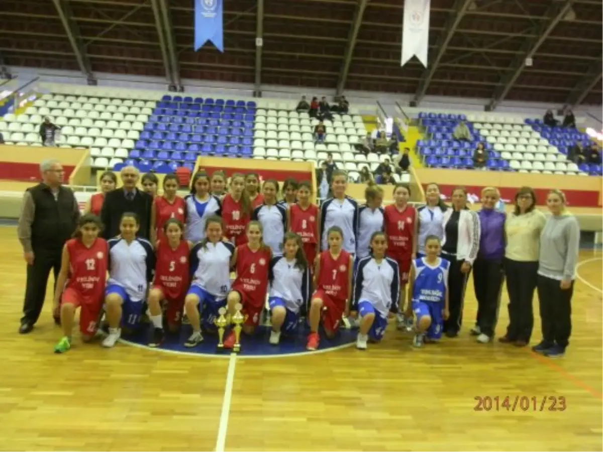 Basketbol Gençler ve Yıldızlar İl Birinciliklerinde Kıyasıya Mücadele