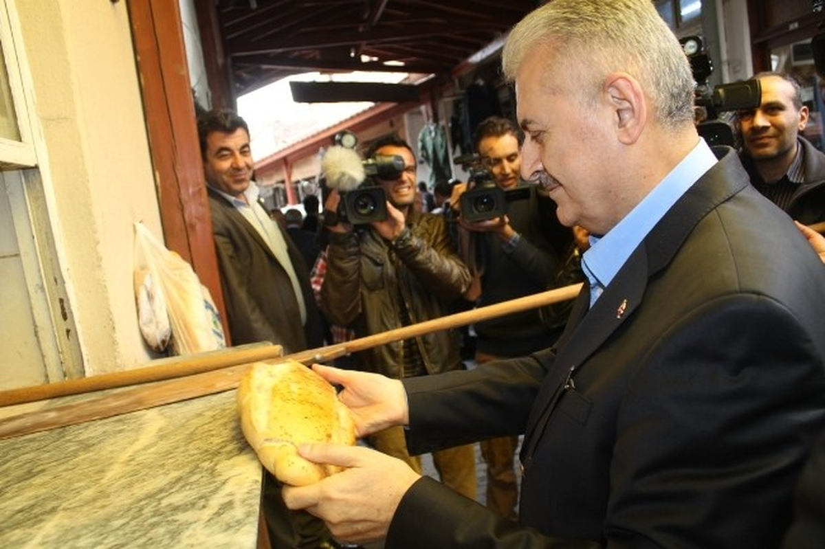 Binali Yıldırım Fırından Ekmek Çıkardı
