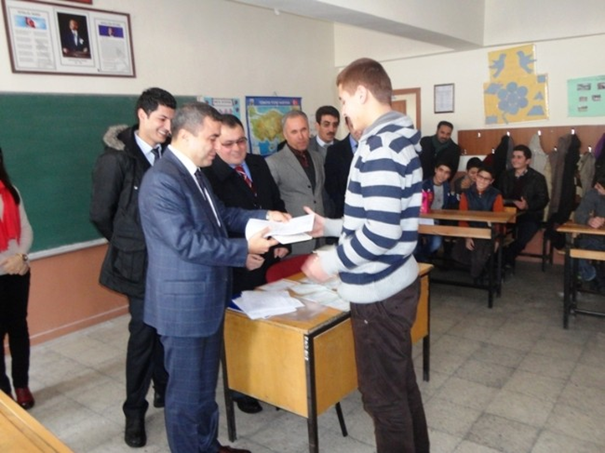 Bulanık\'ta 26 Bin Öğrenci Karne Sevinci Yaşadı