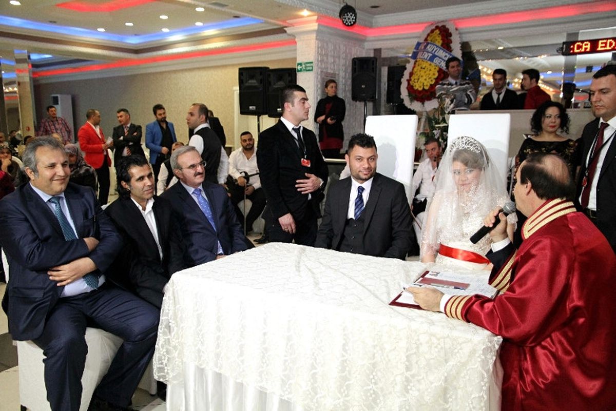 Bursa Valisi Karaloğlu, Nikah Şahitliği Yaptı