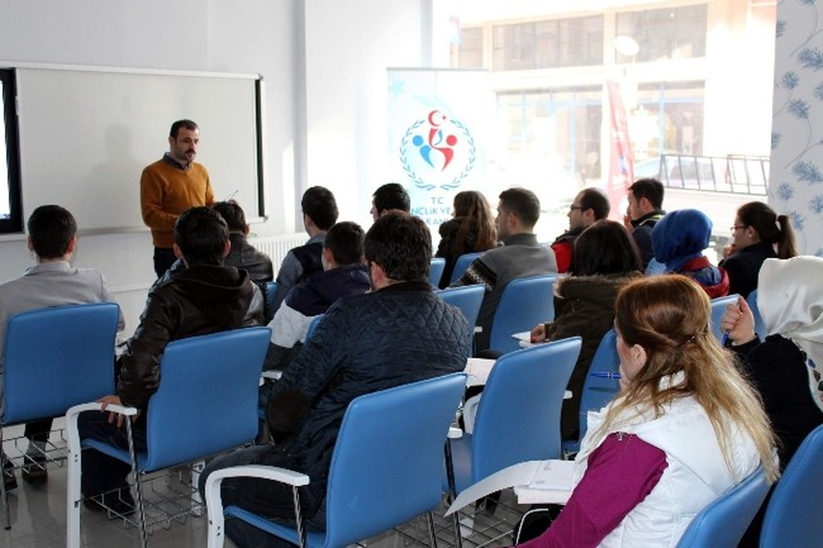 Gençlik Merkezinden " Genç Girişimcilere " Fırsat