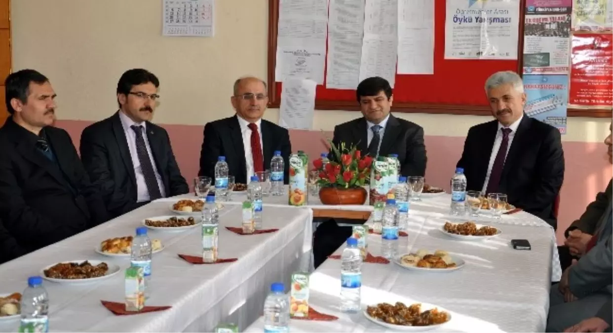 Gümüşhane'de Öğrenciler Karnelerini Aldı