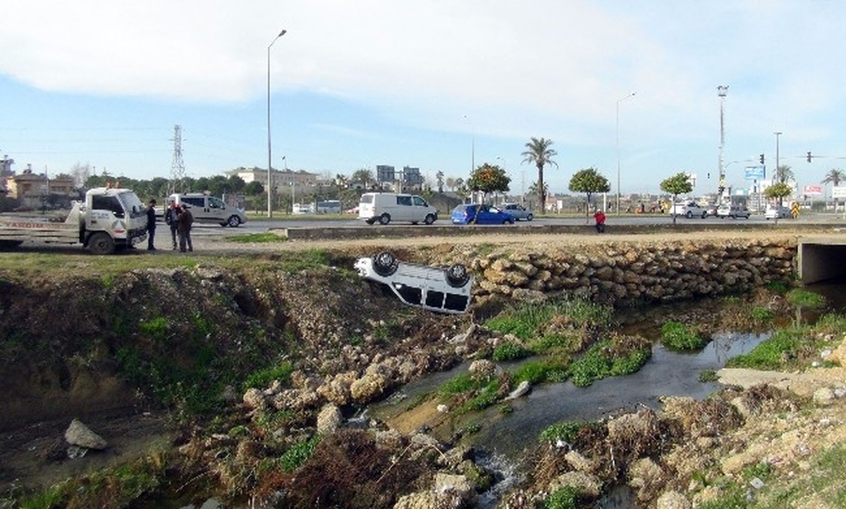 Güneş Gözünü Alınca Otomobiliyle Kanala Düştü