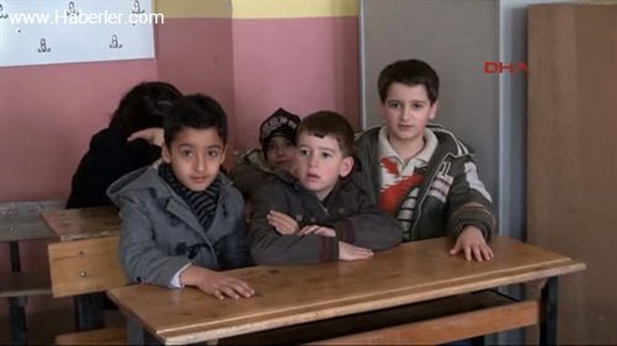 Hakkarili Öğrencilerin Karne Sevinci