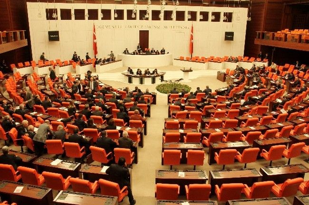 HSYK Kanun Teklifi Görüşmeleri Salı Gününe Kadar Donduruldu