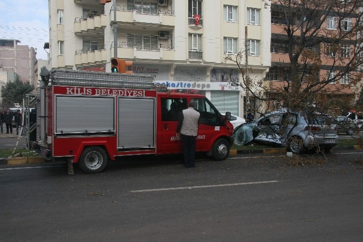 İtfaiye Aracı ile Otomobil Çarpıştı: 2 Yaralı