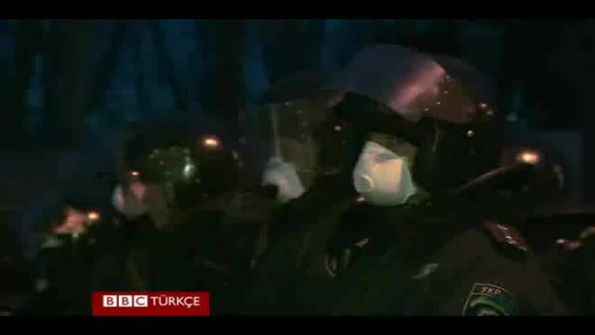 Kiev\'deki Göstericilere Çıplak Gözaltı