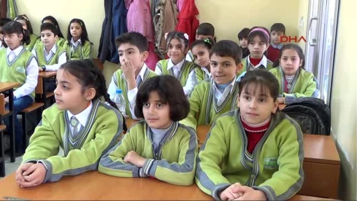 Suriyeli 1300 Öğrenci Karne Aldı