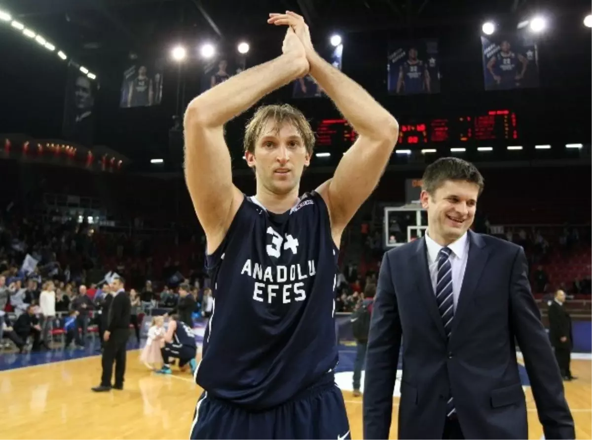 Anadolu Efes - Milano: 61-60