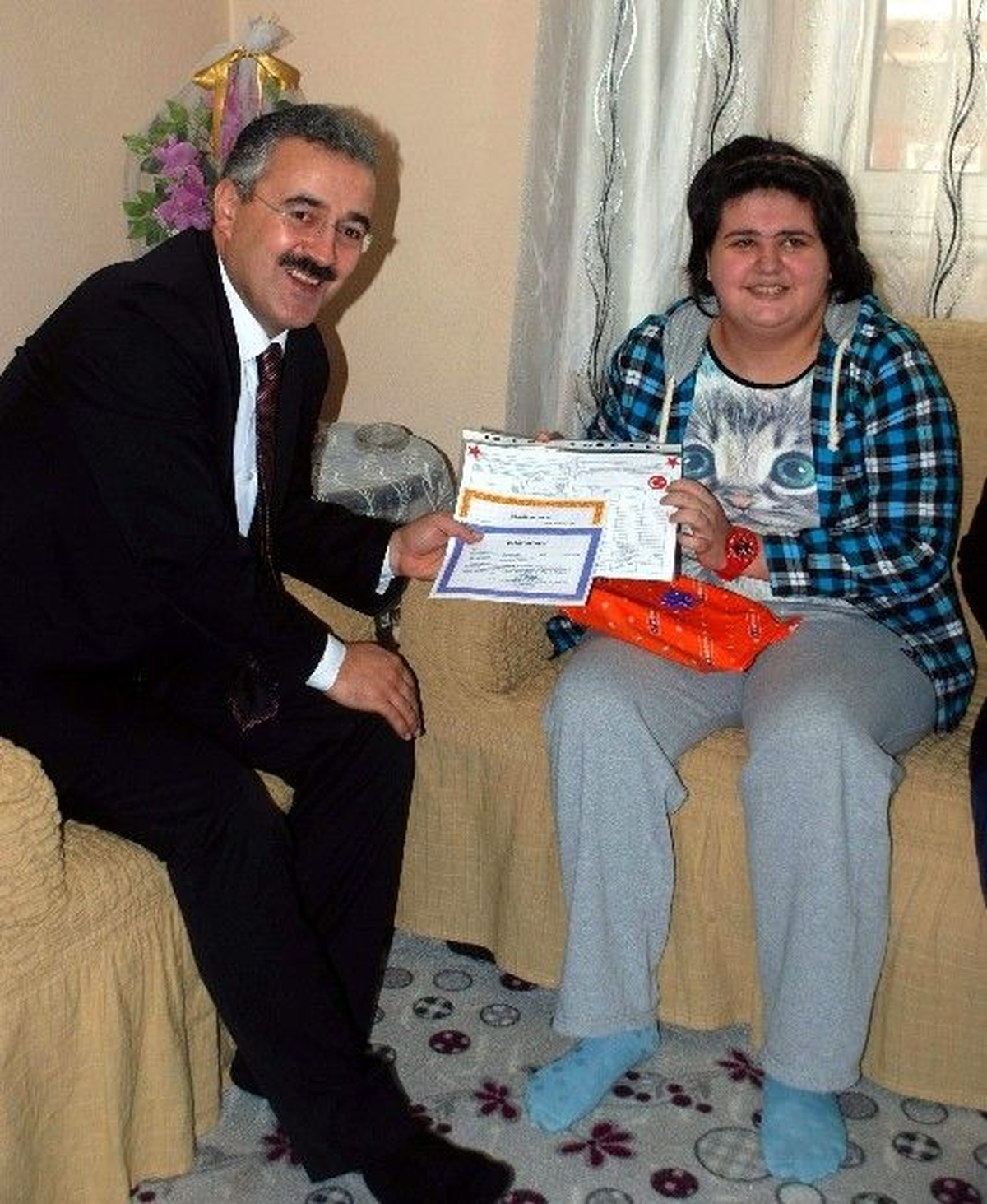 Vali Ayyıldız, Engelli Öğrencilere Karnelerini Verdi