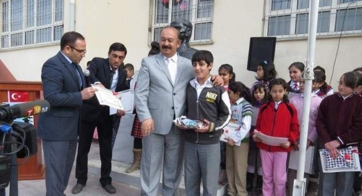 Yarışmada Dereceye Giren Öğrencilere Hediyeler Verildi