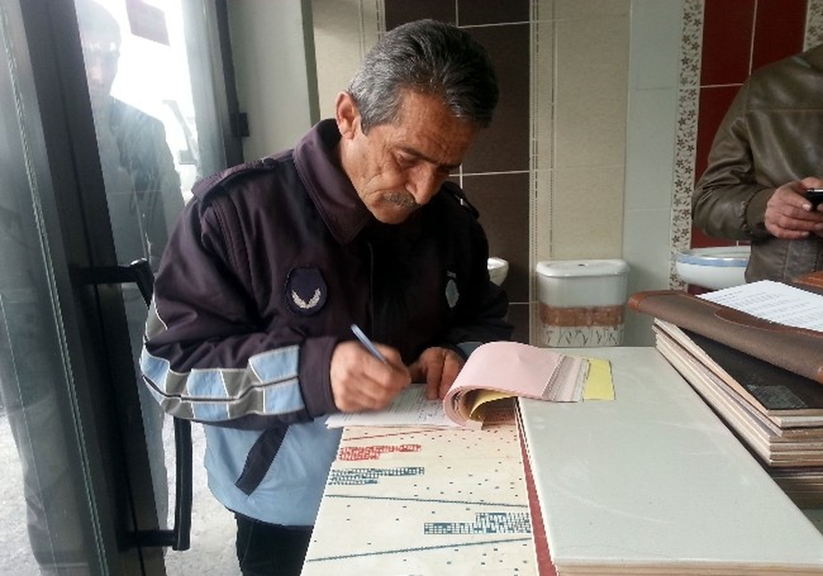 Yüksekova Belediyesi Çatı Karlarını Zamanında Atmayan Binalara Ceza Kesi