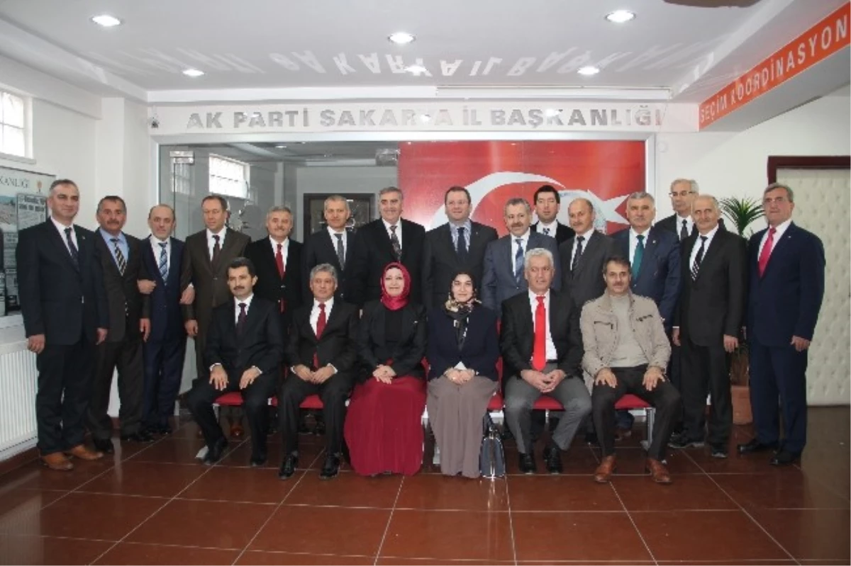 AK Parti Sakarya Belediye Başkan Adayları\'ndan İlk Basın Toplantısı