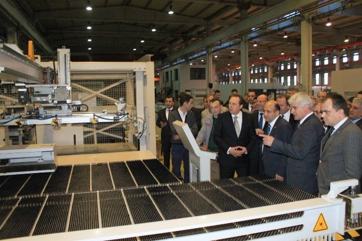 Bakan Işık: "Üretenin Önünde Fren Değil; Aksine Üretene Gaz Veren Mekanizmayız"