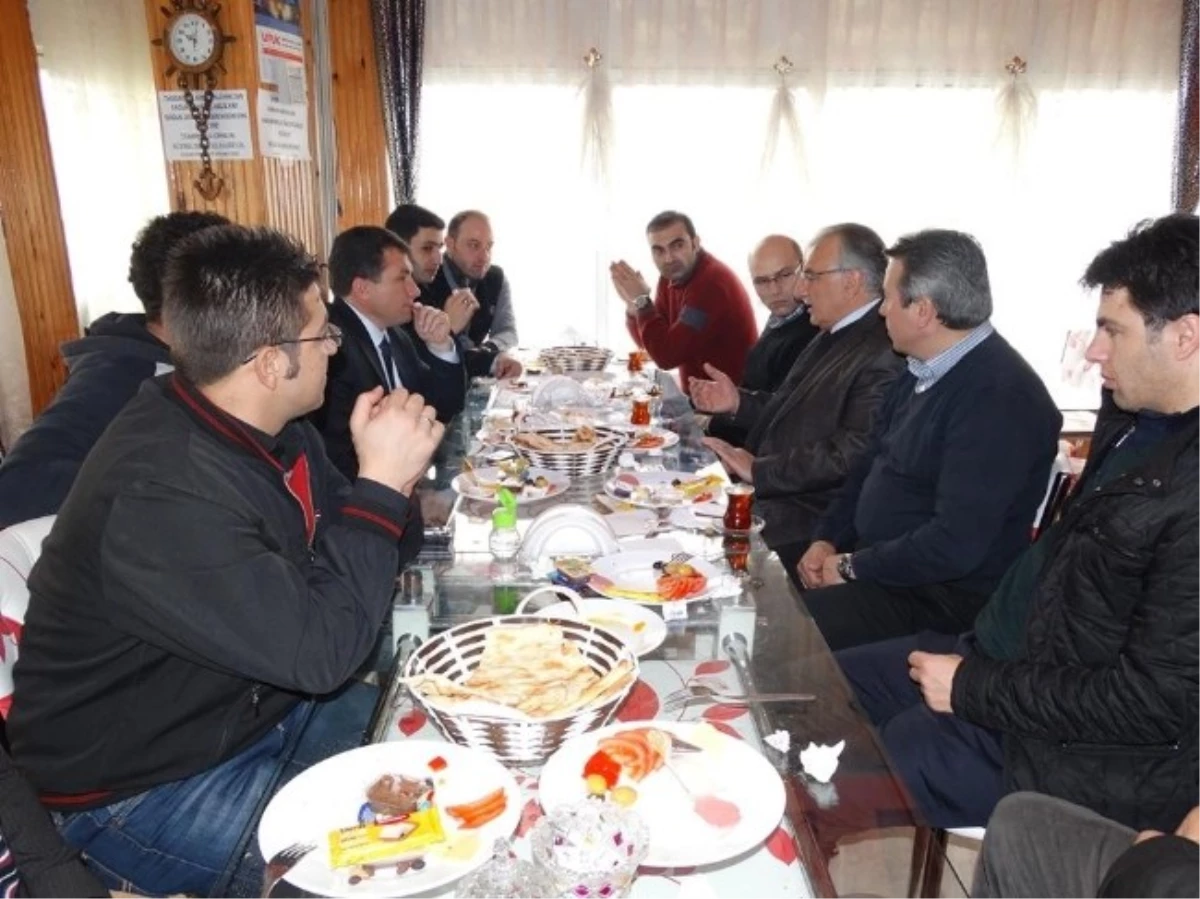 Başkan Demir, Basın Mensupları ile Kahvaltıda Buluştu