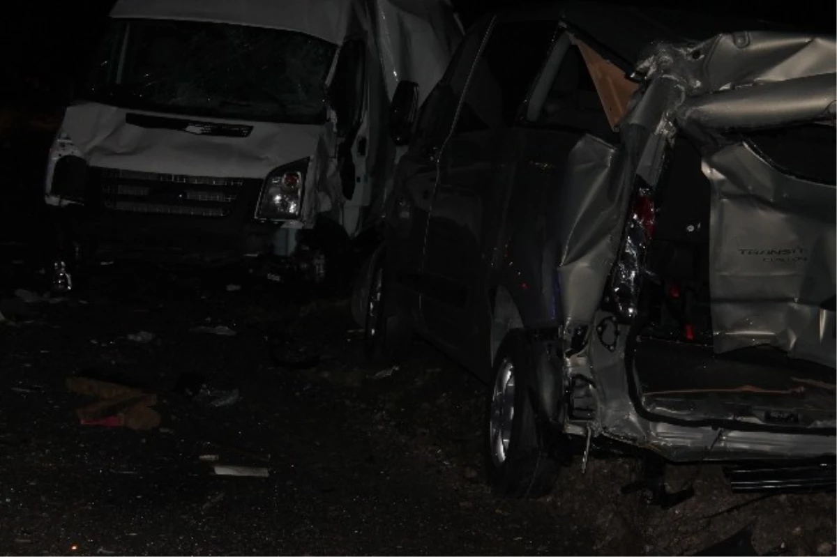 Başkent\'te Trafik Kazası; 1 Ölü, 25 Yaralı