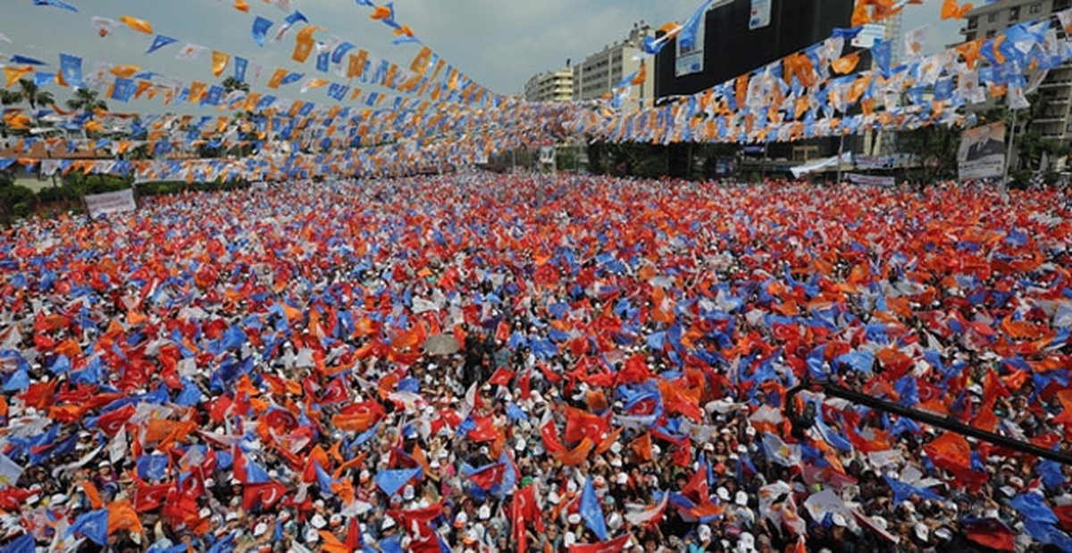 En Çok Bayrak Siparişini AK Parti Verdi