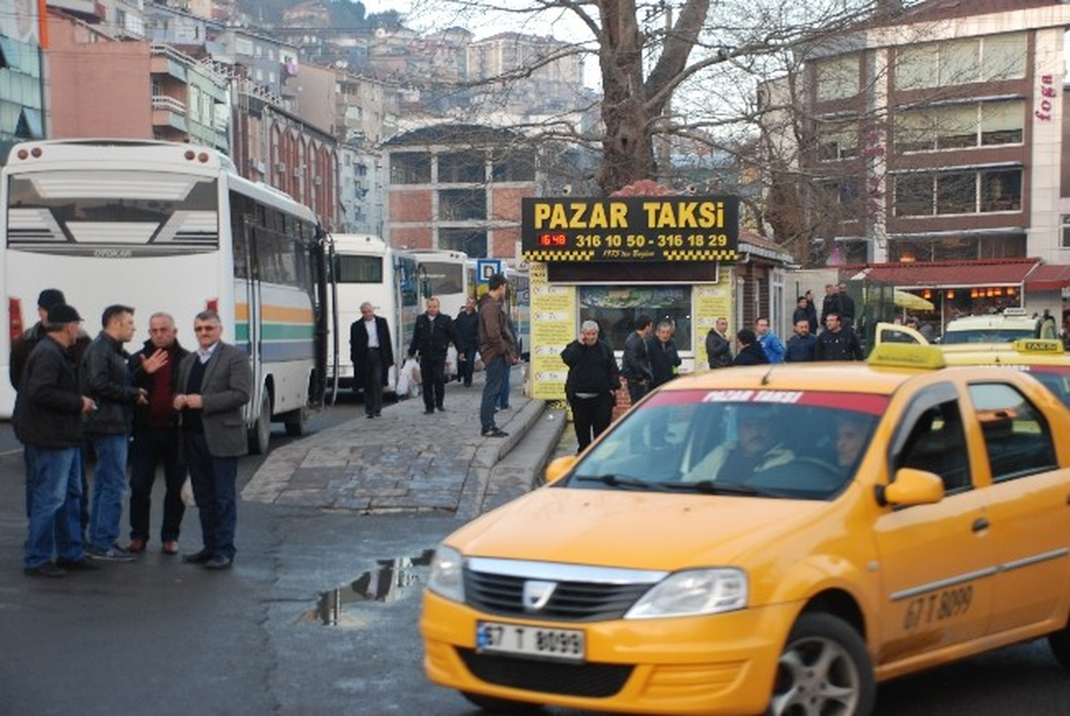 Ereğli\'de Taksici, Otobüs Şoförünü Bıçakladı
