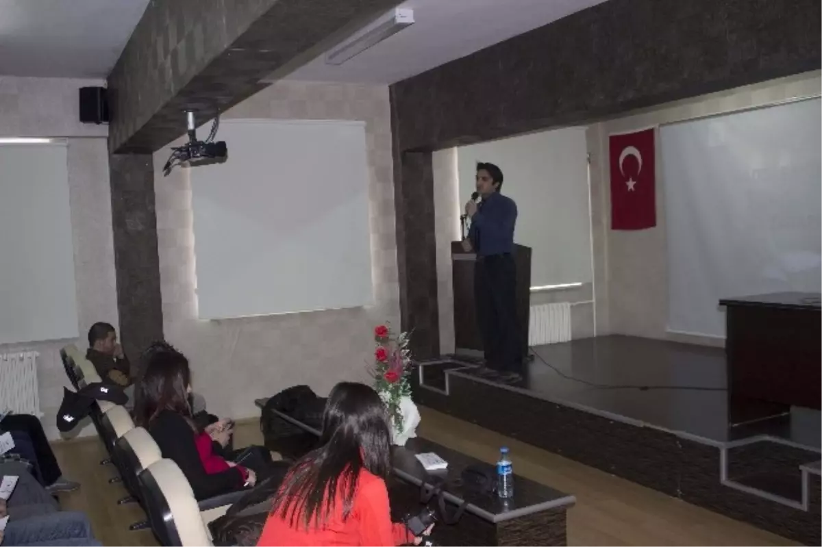 Erzurum\'daki Liselerde "Maddeye Değil Hayata Bağlan" Semineri