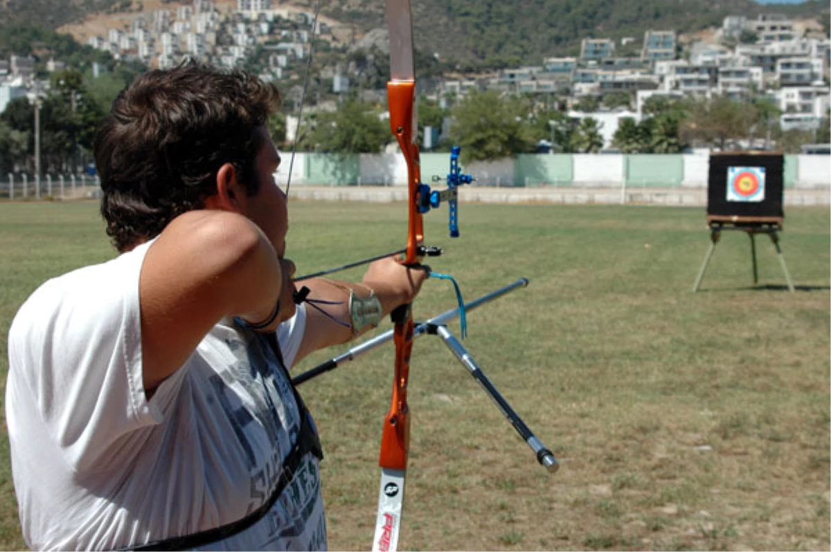 Kırşehir\'de Gençler Ata Sporu Okçuluk Öğreniyor Projesi"