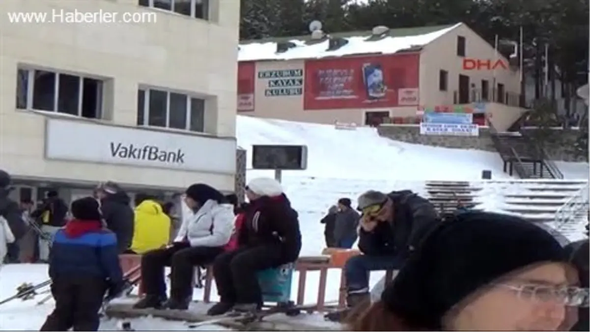 Mekanik Tesisleri Kullanmak İsteyen Sporcular Durumu Protesto Etti