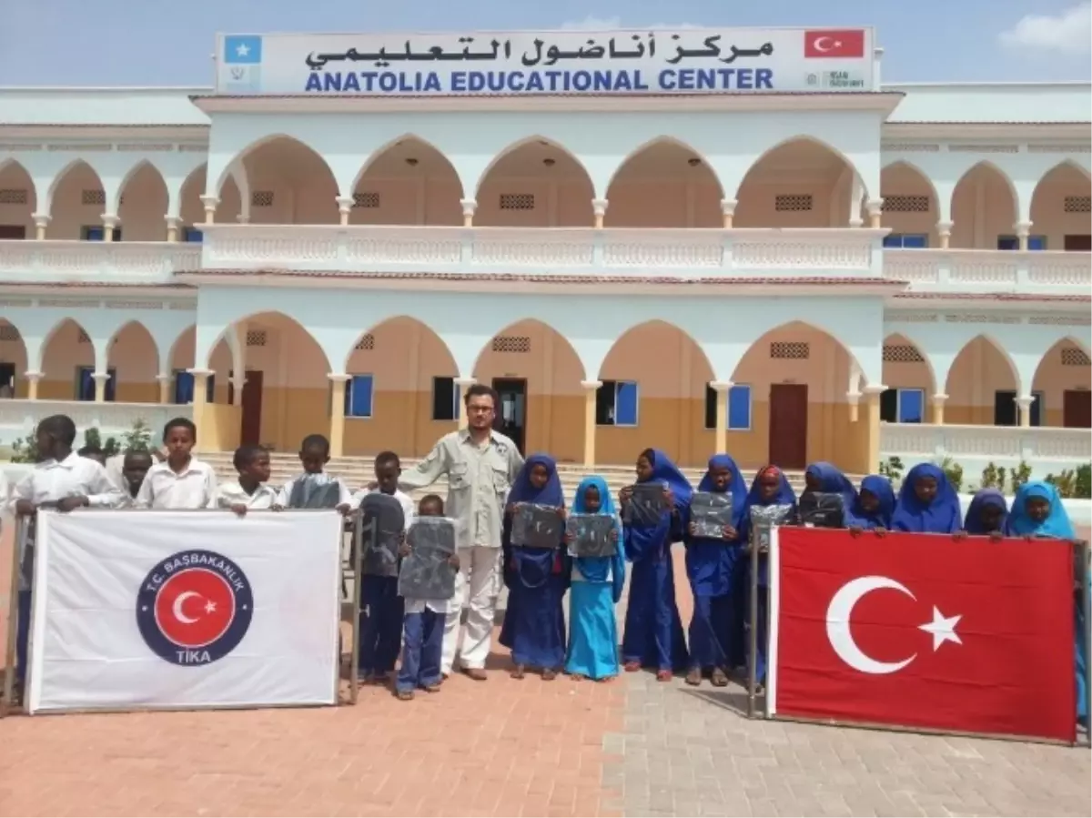 Mogadişu\'ya Eğitim Yardımı