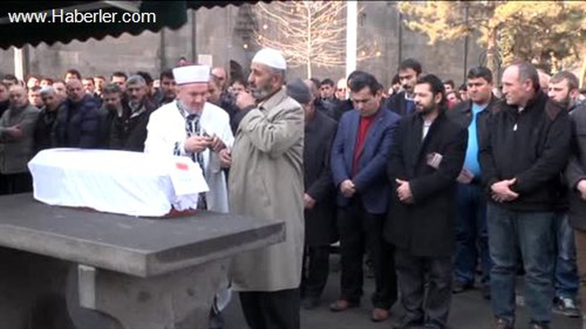 Suriye\'de işkenceyle öldürülenler için gıyabi cenaze namazı -