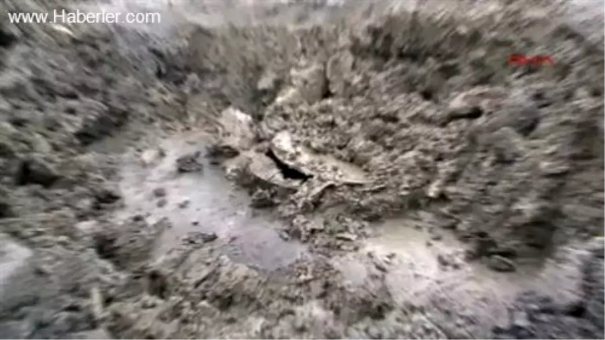 Suriye\'den Türkiye\'ye Çekilen Kaçak Akaryakıt Boruları İmha Edildi