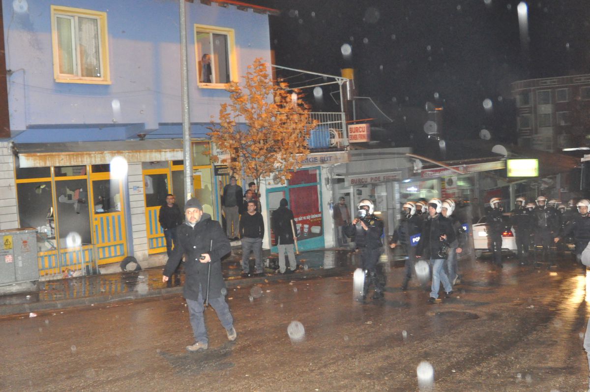Tunceli\'de Bayan Garson Çalıştıran Birahaneye Saldırı
