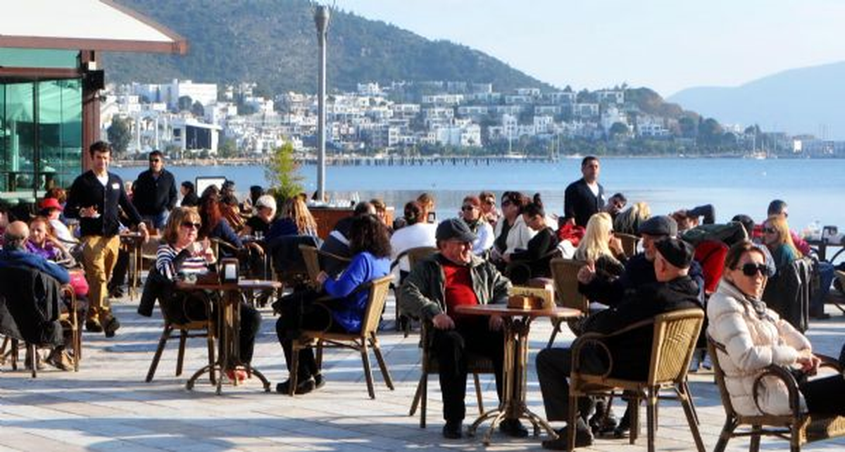 Yağmur Beklenen Bodrum\'a Güneş Geldi