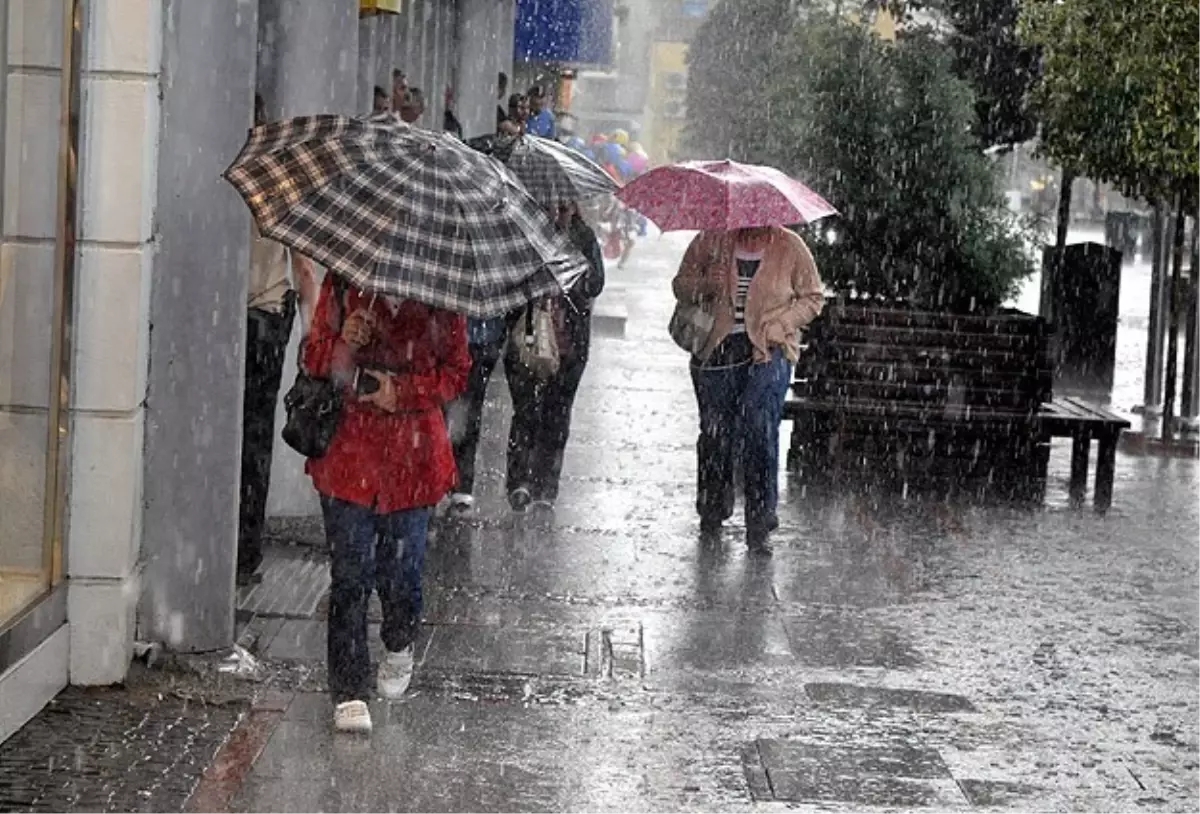 Yurt Geneli Yağışlı Havanın Etkisinde