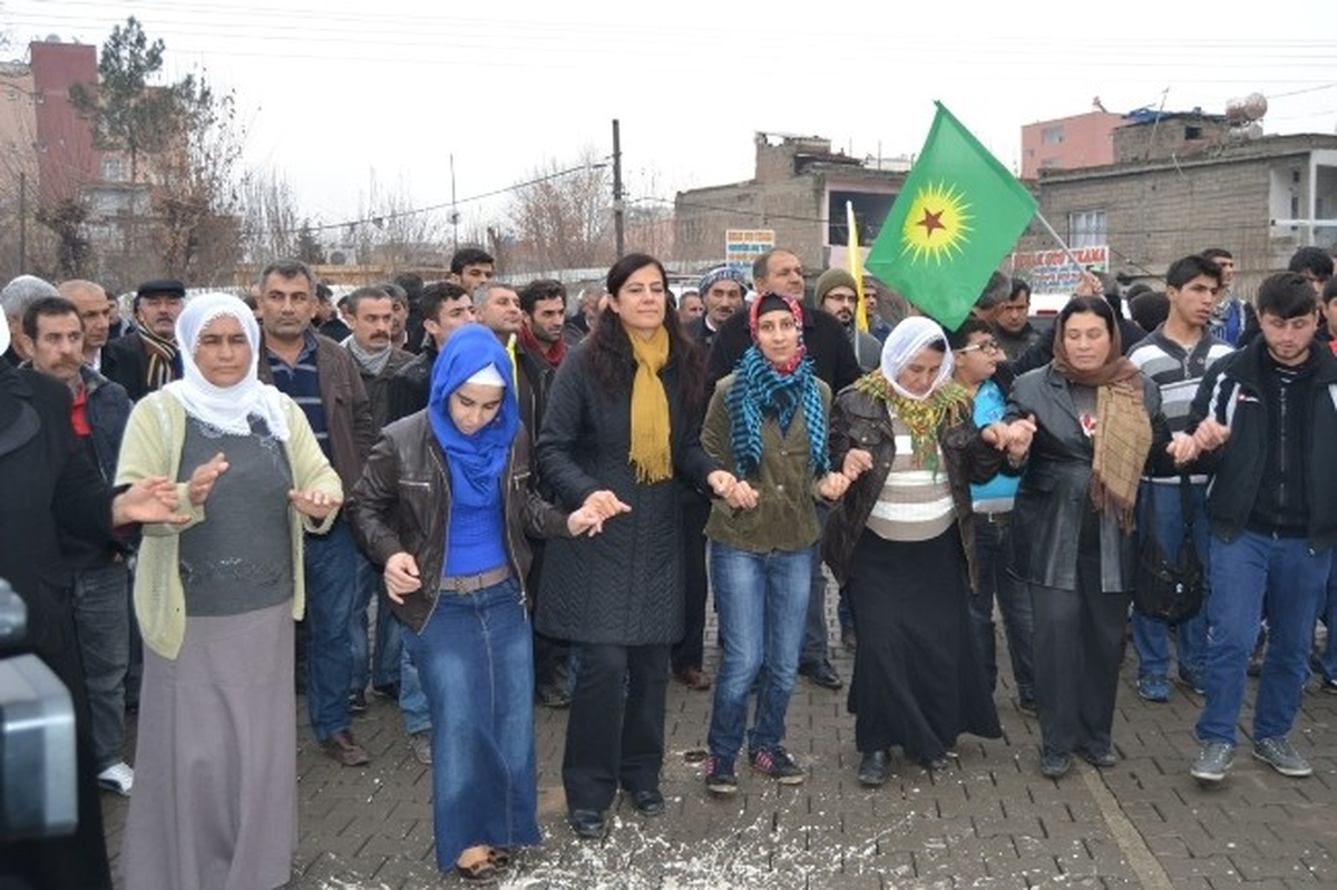 Batman\'da Suriye\'deki Kürtler İçin Yürüyüş Düzenlendi