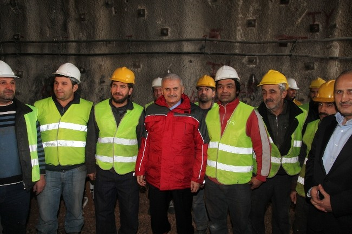 "Vali Görevini Yaptı, Aziz Kocaoğlu Afra Tafra Yapmasın"