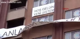 Dershane Binasına 'Hoşgeldin Yeni Sistem' Pankartı