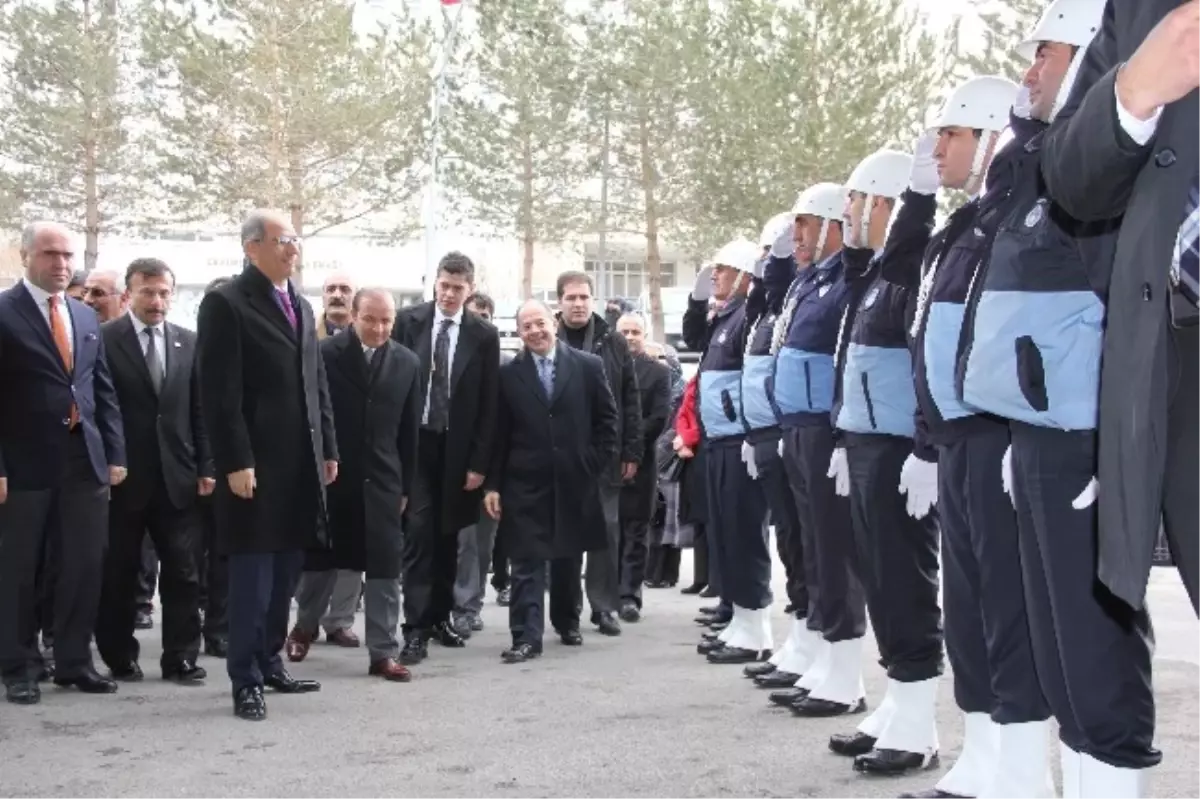 İçişleri Bakanı Ala, Erzurum Büyükşehir Belediyesini Ziyaret Etti