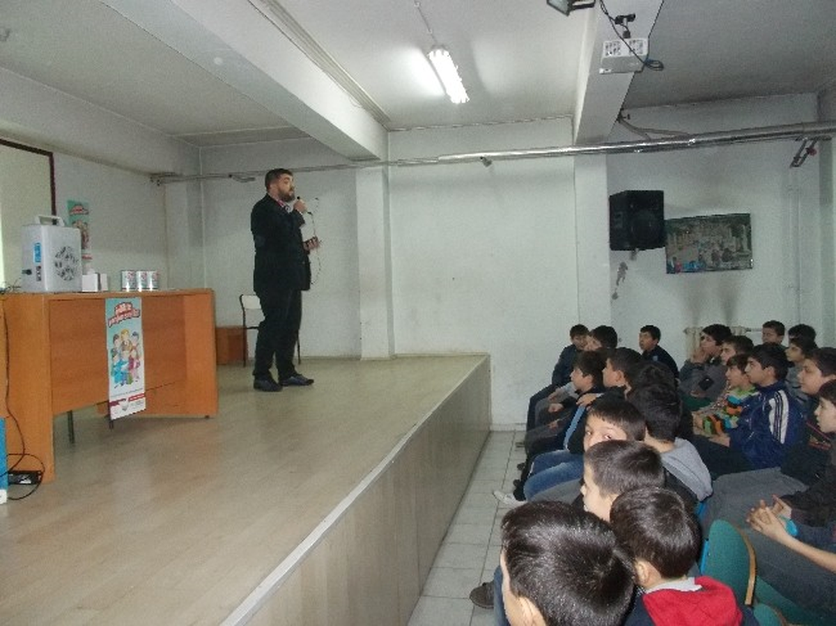 İmam Hatip Öğrencileri Yetimlere Destek Verdi