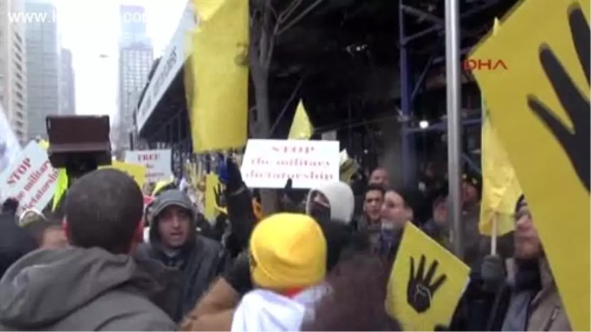 New York\'ta Mursi İçin Protesto